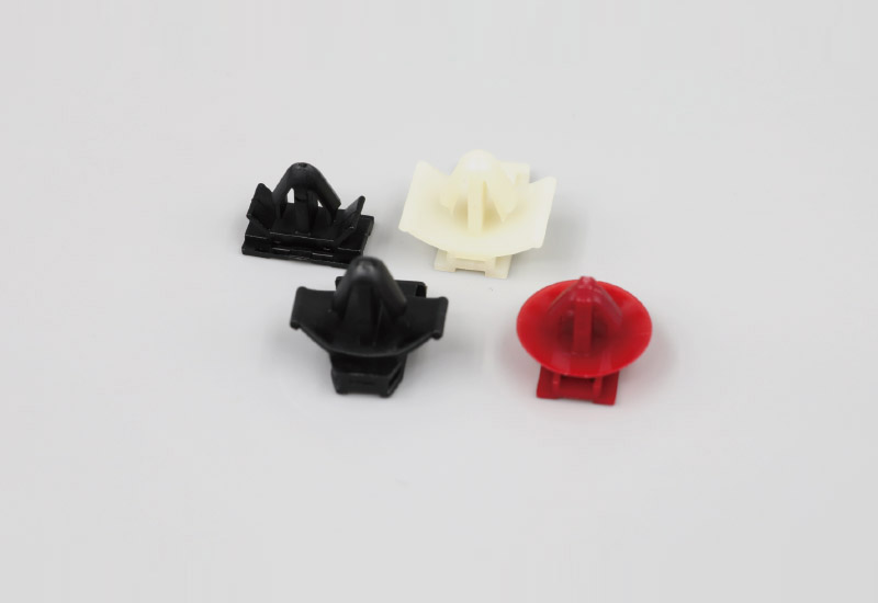 帶箭頭的汽車卡扣適用于圓孔